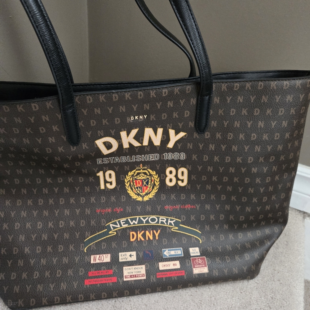 DKNY Women's handbag 👜